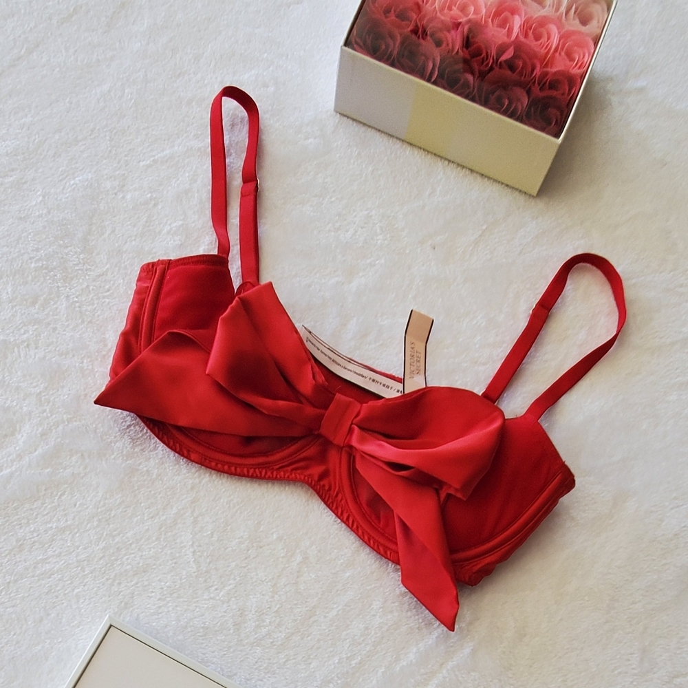VICTORIA'S SECRET NEW BRA